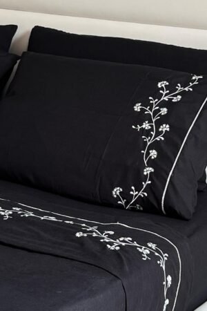 Parure Noir fleurie brodée
