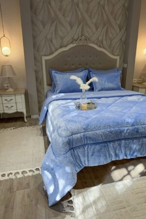 Couette en polaire bleu ciel