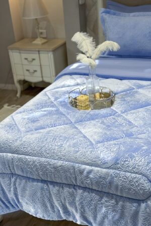 Couette en polaire bleu ciel