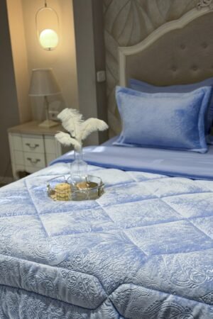 Couette en polaire bleu ciel