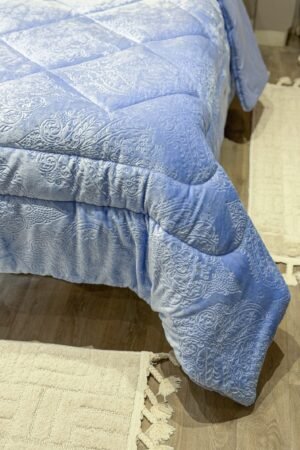 Couette en polaire bleu ciel