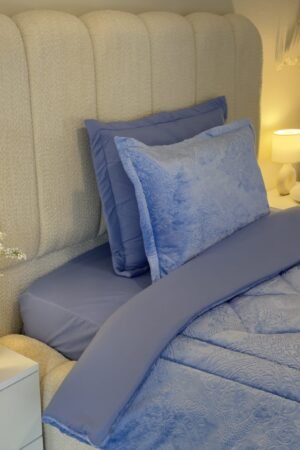 Couette en polaire bleu ciel (place et demi)