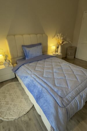 Couette en polaire bleu ciel (place et demi)