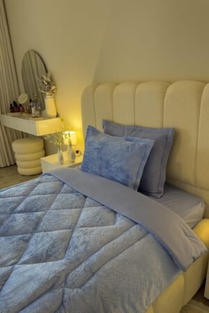 Couette en polaire bleu ciel (place et demi)