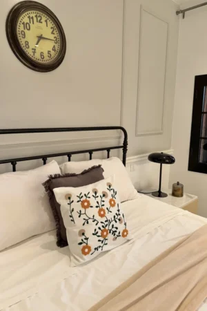 Taie Brodé Fleur Orangée