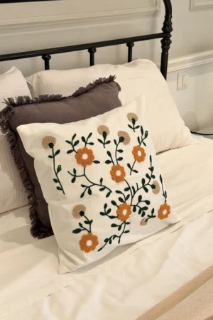 Taie Brodé Fleur Orangée