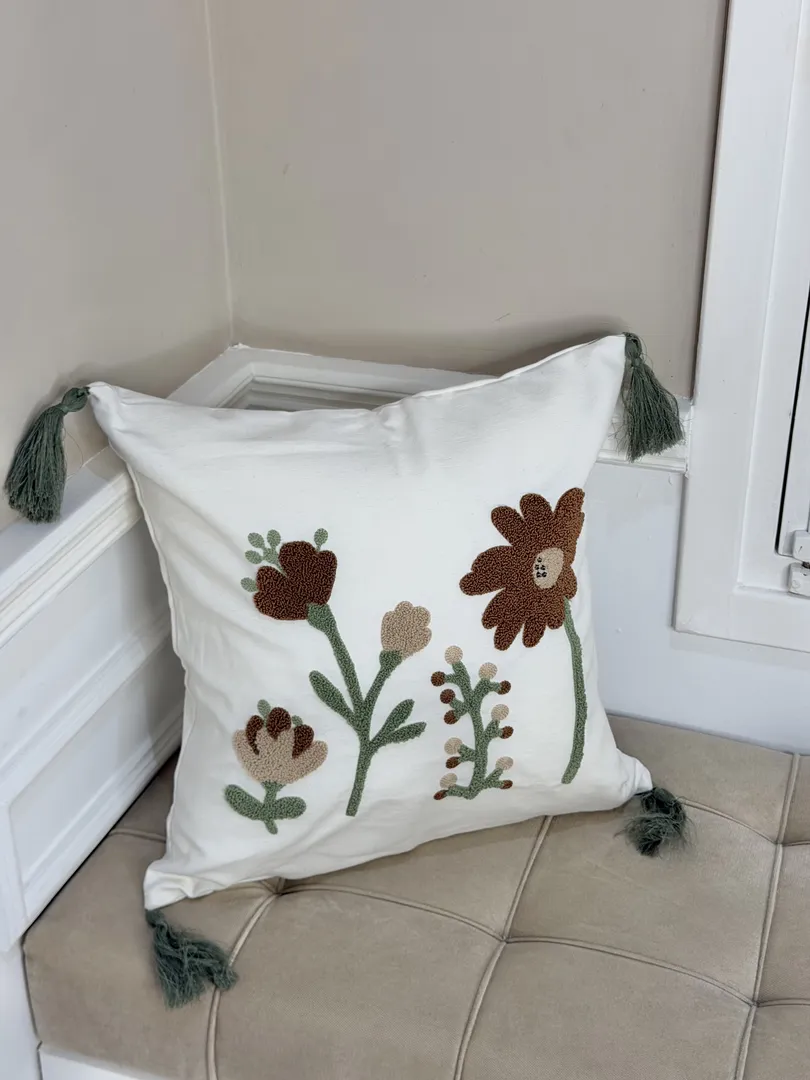 Taie Brodé Fleur Marron – Image 2