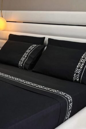 Parure Noir brodée